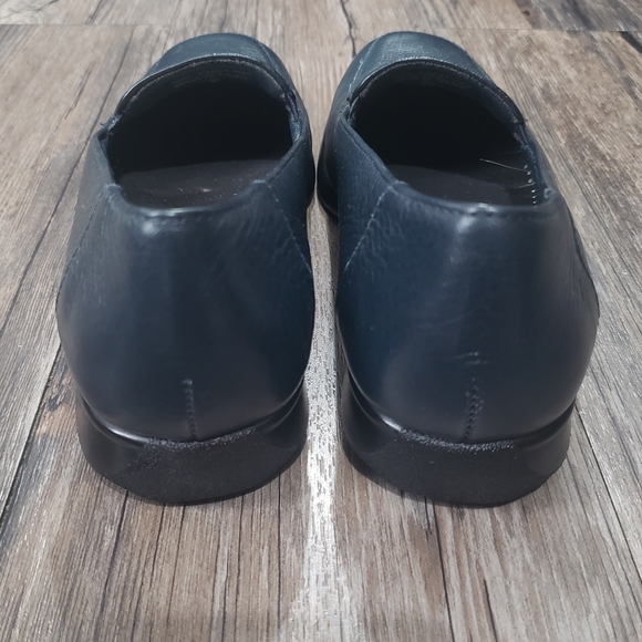 Trotters Leather Slip On Loafer Shoe Size 6.5 Women Blue Flats - Picture 5 of 7